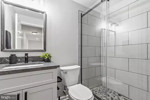 Bath - 20828 Cross Timber Dr, Ashburn, VA 20147 photo 4 of 4