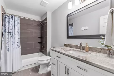 Bath - 20828 Cross Timber Dr, Ashburn, VA 20147 photo 3 of 4