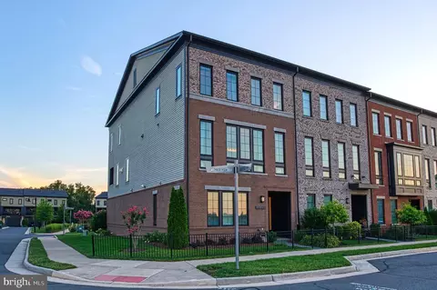 44621 Uptown Row Dr, Ashburn, VA 20147