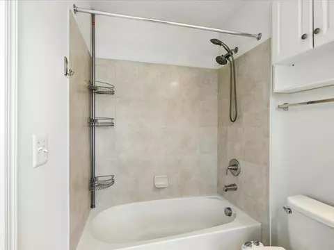 Bath - 42896 Pamplin Ter, Chantilly, VA 20152 photo 3 of 5