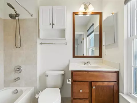 Bath - 42896 Pamplin Ter, Chantilly, VA 20152 photo 2 of 5
