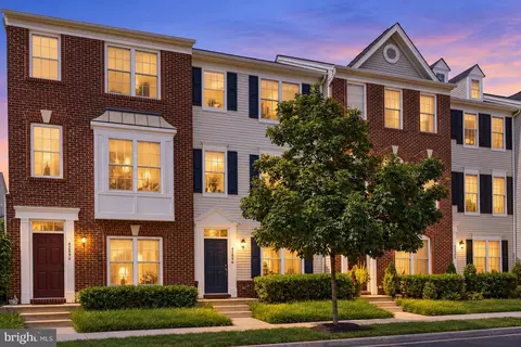 42896 Pamplin Ter, Chantilly, VA 20152