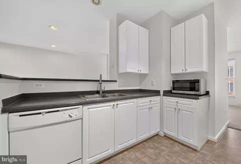 Kitchen - 46183 Cecil Ter, Sterling, VA 20165 photo 4 of 6