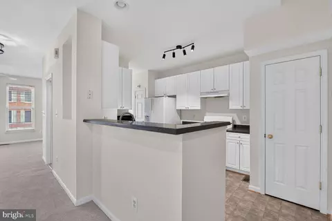 Kitchen - 46183 Cecil Ter, Sterling, VA 20165 photo 2 of 6