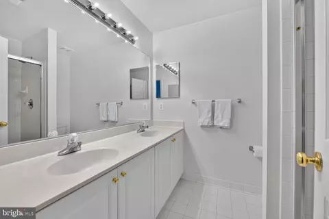 Bath - 46183 Cecil Ter, Sterling, VA 20165 photo 4 of 4