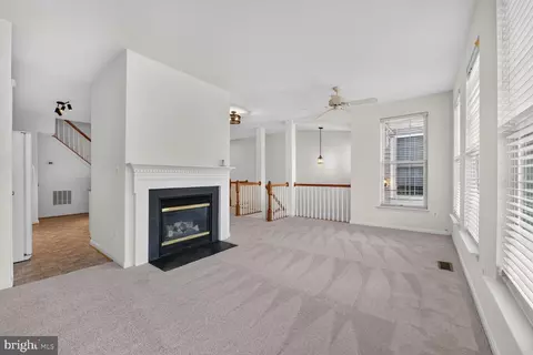 Living - 46183 Cecil Ter, Sterling, VA 20165 photo 2 of 5