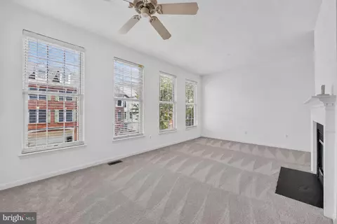 Living - 46183 Cecil Ter, Sterling, VA 20165 photo 4 of 5