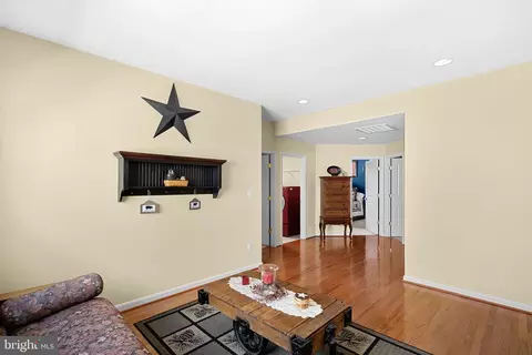 Entry Way - 42755 Chatelain Cir, Brambleton, VA 20148 photo 2 of 3