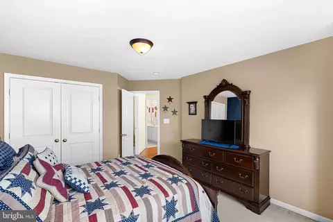 Bedroom - 42755 Chatelain Cir, Brambleton, VA 20148 photo 3 of 5