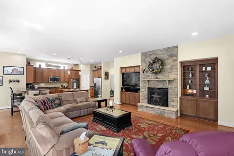 Other - 42755 Chatelain Cir, Brambleton, VA 20148 photo 4 of 38