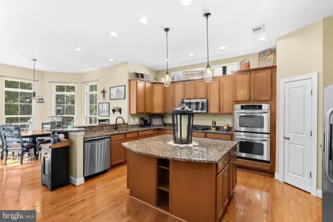 Kitchen - 42755 Chatelain Cir, Brambleton, VA 20148 photo 5 of 7