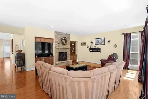 Living - 42755 Chatelain Cir, Brambleton, VA 20148 photo 1 of 1