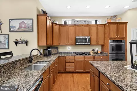 Kitchen - 42755 Chatelain Cir, Brambleton, VA 20148 photo 3 of 7