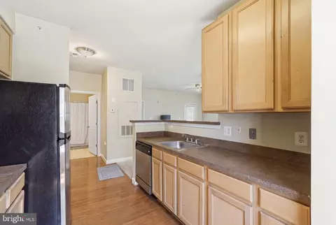 Kitchen - 22668 Blue Elder Ter #304, Brambleton, VA 20148 photo 4 of 4