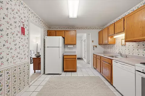 Kitchen - 7 Red Wing Ct, Sterling, VA 20164 photo 2 of 3
