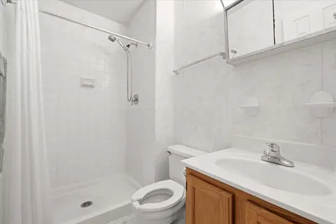 Bath - 7 Red Wing Ct, Sterling, VA 20164 photo 1 of 3