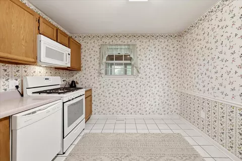 Kitchen - 7 Red Wing Ct, Sterling, VA 20164 photo 3 of 3