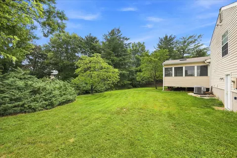 Exterior - 7 Red Wing Ct, Sterling, VA 20164 photo 4 of 9