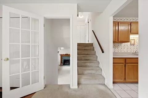 Entry Way - 7 Red Wing Ct, Sterling, VA 20164 photo 2 of 2