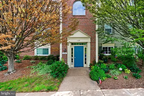 1124 Huntmaster Ter NE #201, Leesburg, VA 20176