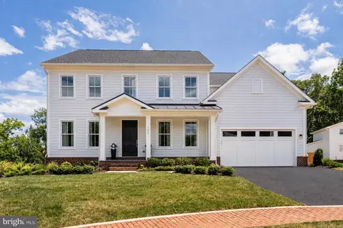 326 Runner Stone Ct NW, Leesburg, VA 20176