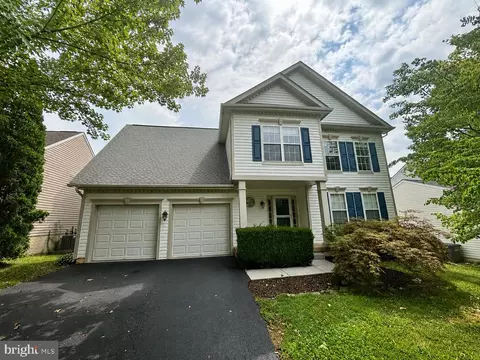17204 Rosecliff Ct, Round Hill, VA 20141