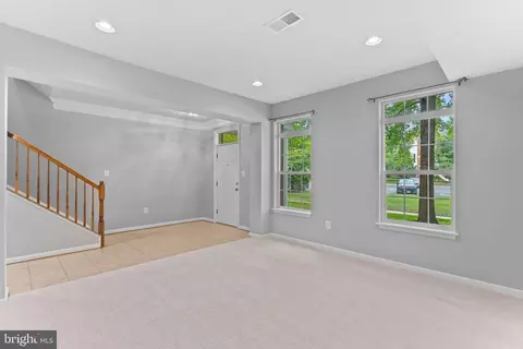 Living - 44253 Huron Ter, Ashburn, VA 20147 photo 3 of 13