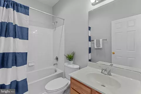 Bath - 44253 Huron Ter, Ashburn, VA 20147 photo 4 of 4
