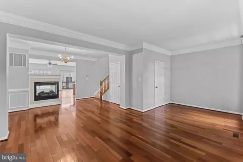 Living - 44253 Huron Ter, Ashburn, VA 20147 photo 6 of 13
