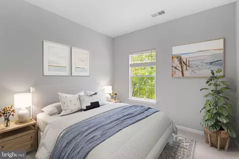 Bedroom - 44253 Huron Ter, Ashburn, VA 20147 photo 8 of 10
