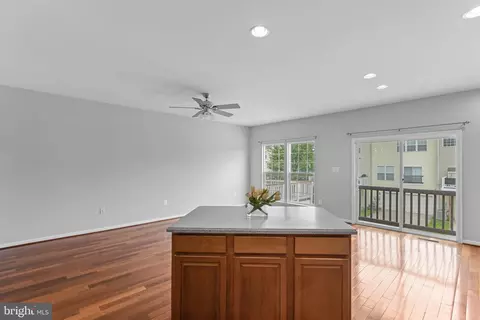 Living - 44253 Huron Ter, Ashburn, VA 20147 photo 13 of 13