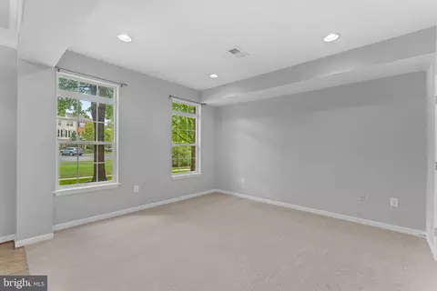Living - 44253 Huron Ter, Ashburn, VA 20147 photo 2 of 13