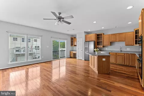Living - 44253 Huron Ter, Ashburn, VA 20147 photo 10 of 13
