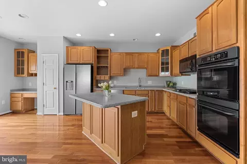 Kitchen - 44253 Huron Ter, Ashburn, VA 20147 photo 2 of 5