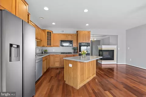 Kitchen - 44253 Huron Ter, Ashburn, VA 20147 photo 5 of 5