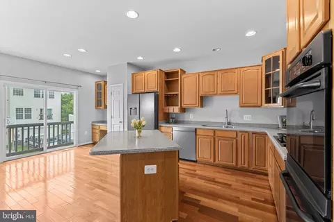 Kitchen - 44253 Huron Ter, Ashburn, VA 20147 photo 4 of 5