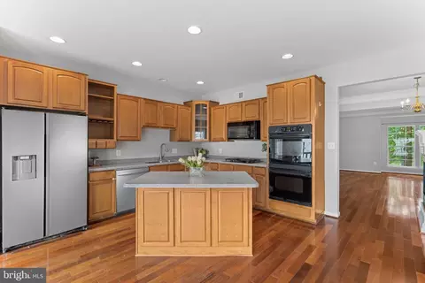 Kitchen - 44253 Huron Ter, Ashburn, VA 20147 photo 3 of 5