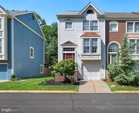 208 Occoquan Ter SW, Leesburg, VA 20175