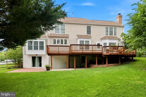 Exterior - 43312 Wayside Cir, Ashburn, VA 20147 photo 4 of 8