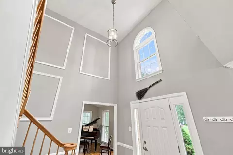 Entry Way - 43312 Wayside Cir, Ashburn, VA 20147 photo 3 of 16