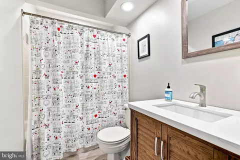Bath - 43312 Wayside Cir, Ashburn, VA 20147 photo 1 of 12