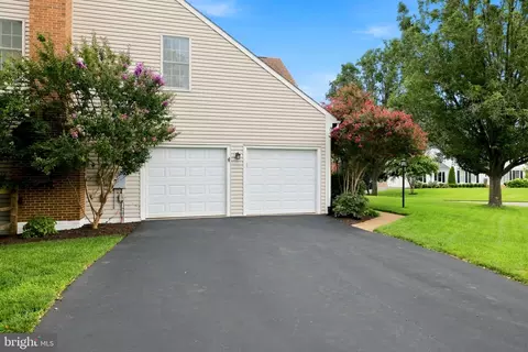Exterior - 43312 Wayside Cir, Ashburn, VA 20147 photo 3 of 8