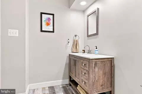 Bath - 43312 Wayside Cir, Ashburn, VA 20147 photo 6 of 12