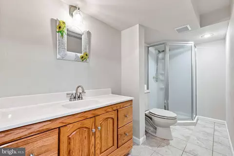 Bath - 43312 Wayside Cir, Ashburn, VA 20147 photo 11 of 12