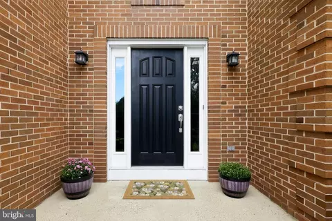 Entry Way - 43312 Wayside Cir, Ashburn, VA 20147 photo 1 of 16