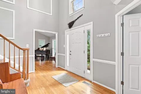 Entry Way - 43312 Wayside Cir, Ashburn, VA 20147 photo 2 of 16