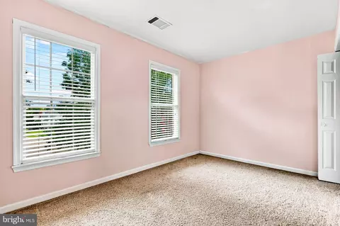Bedroom - 43312 Wayside Cir, Ashburn, VA 20147 photo 5 of 5