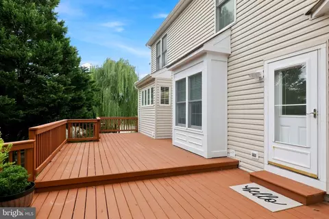 Exterior - 43312 Wayside Cir, Ashburn, VA 20147 photo 5 of 8