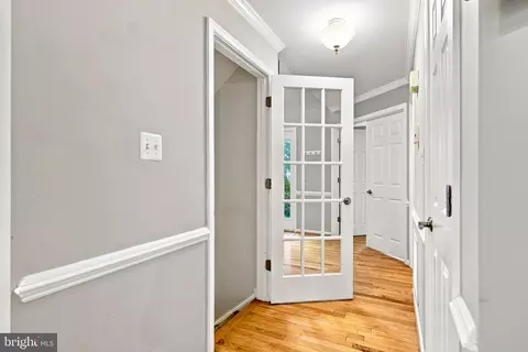 Entry Way - 43312 Wayside Cir, Ashburn, VA 20147 photo 14 of 16