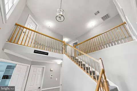 Entry Way - 43312 Wayside Cir, Ashburn, VA 20147 photo 5 of 16